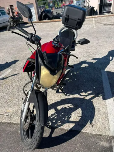 Fazer 150 2015 pra sair rápido 