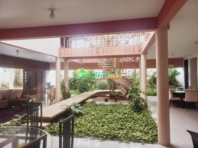 Casa com belissima arquitetura, grandiosos espaços no planalto Ininga