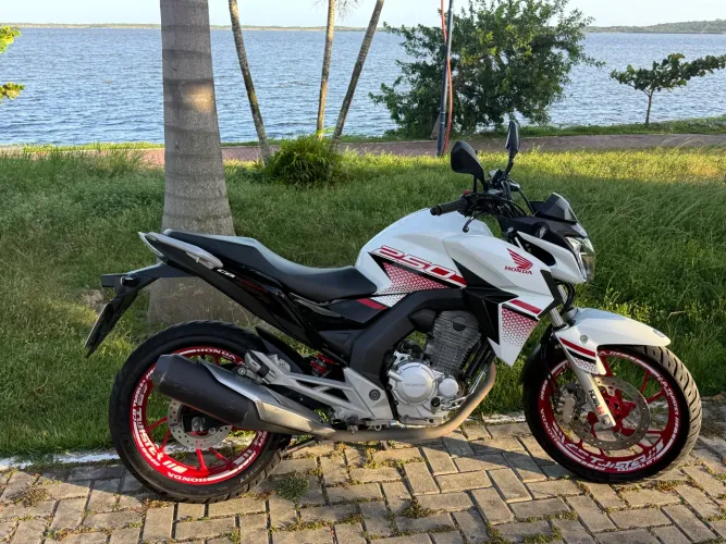 Twister CB 250f