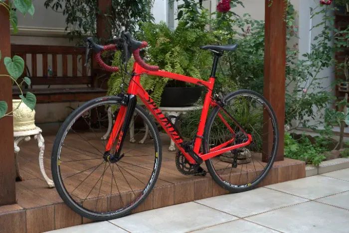 Bicicleta speed road Specialized Allez G Vermelha - Rodas Aksium *Impecável* (Baixou)