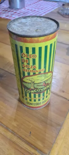 Antiga lata de óleo 