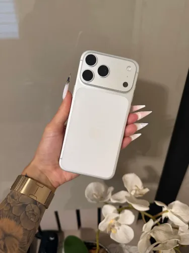 iPhone 17 Pro Max Titânio Branco IMPECÁVEL