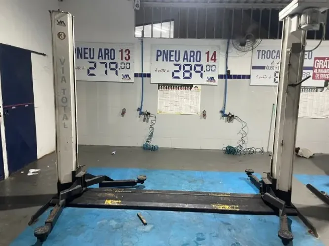 ELEVADOR AUTOMOTIVO DE 2.5 T