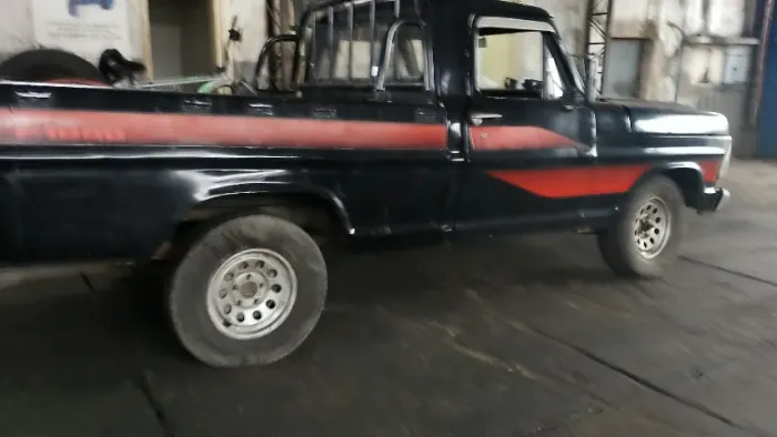 VENDE-SE F1000 PRA RETIRADA DE PEÇAS