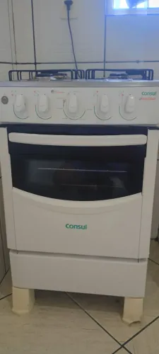Folgado, funcionando tudo, ótima condição,  defeito falta um pedacinho do lado de um pé.