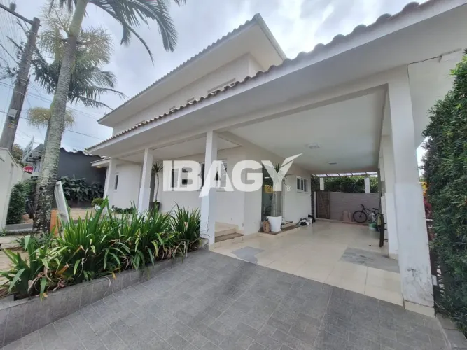 Excelente Casa 4 dormitório(s) em Rio Tavares - Florianópolis