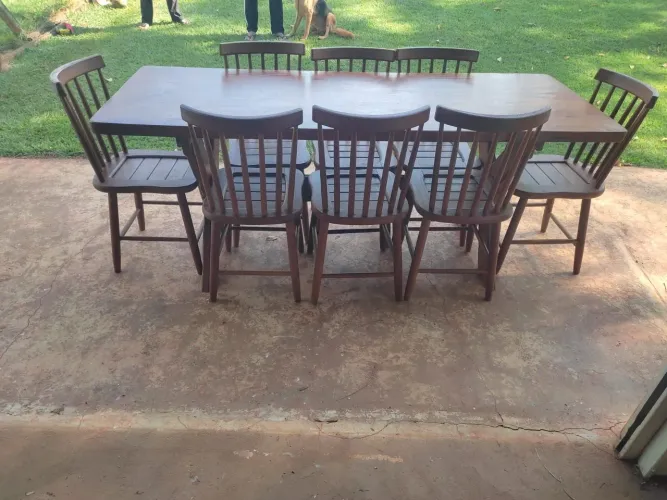Vendo Mesa de madeira rústica Angelim nova com oito cadeiras nova R$ 4.100,00
