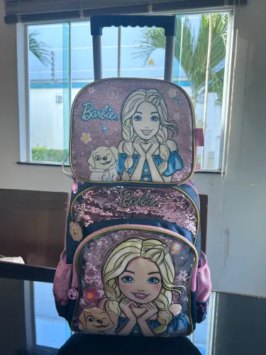 Mochila de rodinhas e lancheira da Barbie