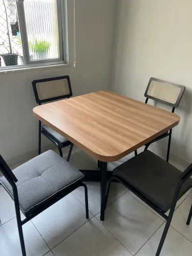 Mesa de Jantar Madeira Madeira 90cm + 4 Cadeiras Estofadas C/ Tela cor Grafite