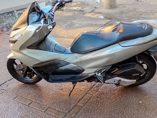 Olá vendo minha moto (usada) com documentação.