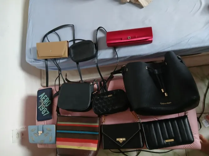 Roupa.bolsas e sapatos