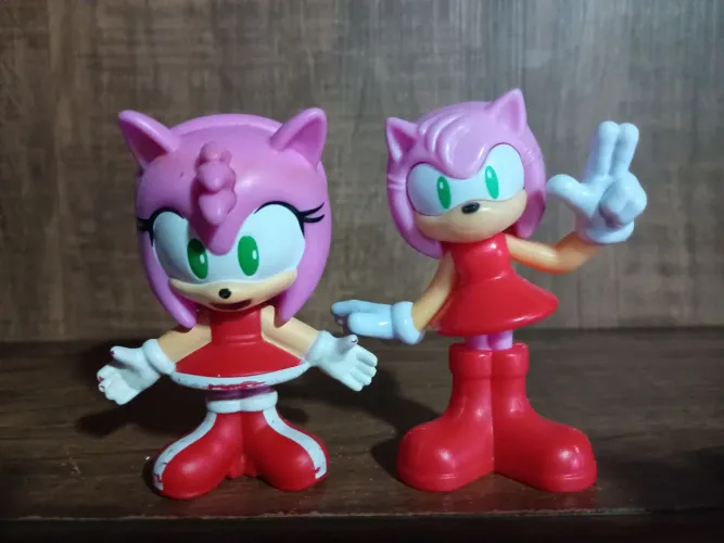 2 bonecas amy rose sonic usadas na condição