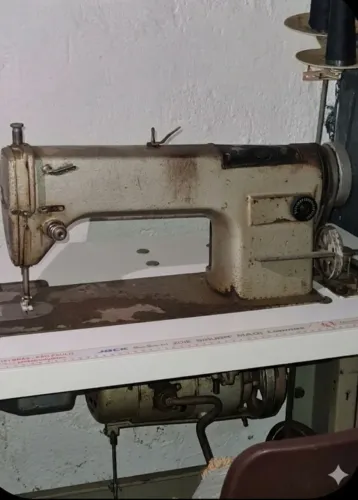 Maquina reta funciona perfeitamente.