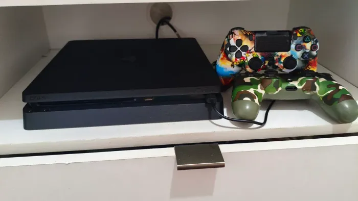 Ps4 500 gb 2 controle + jogos originais nunca aberto 