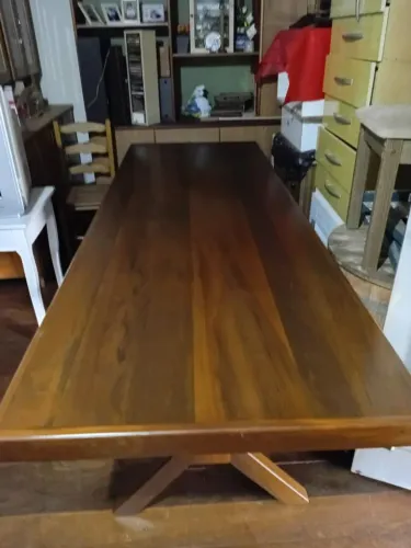 Mesa com 2 bancos