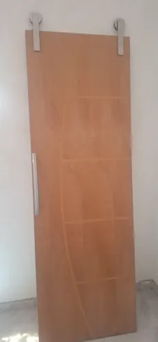 Porta de correr em estado de zero...