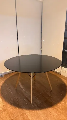 Mesa de jantar Eames Eiffel 120 cm -Preta (com 3 cadeiras de brinde)