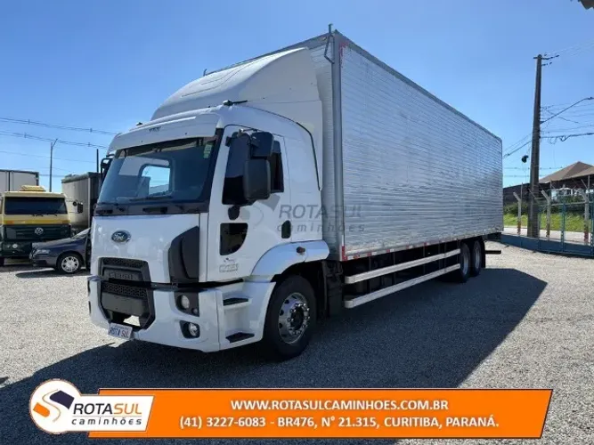 FORD CARGO 2431 BAÚ 10,50M