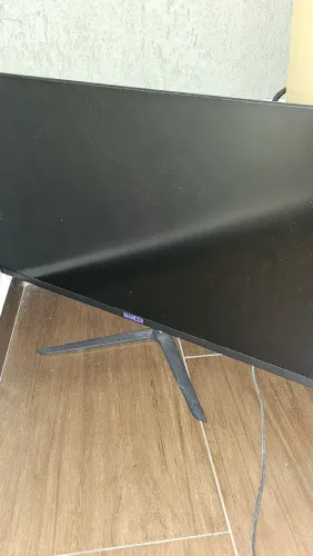 Monitor 27 pol 240hz, tela queimou