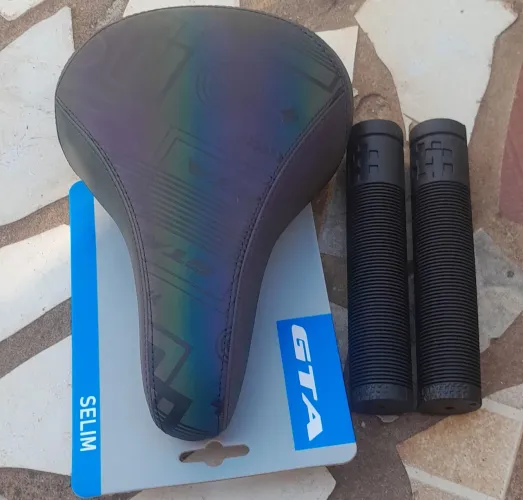 Vendo kit selim bike + Manopla gios 165mm
