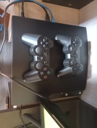 Ps3 destravado com 2 controles