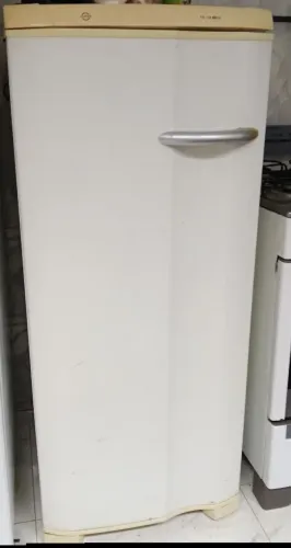 ? FREEZER VERTICAL ELECTROLUX FE18