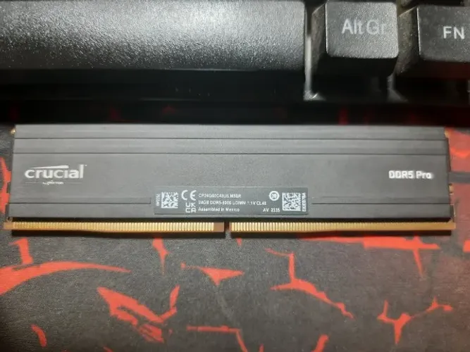 MEMÓRIA DDR5 24GB CRUCIAL PRO UDIMM