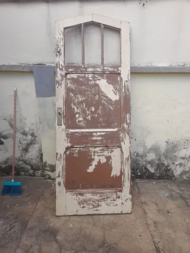 Porta de madeira maciça rústica!