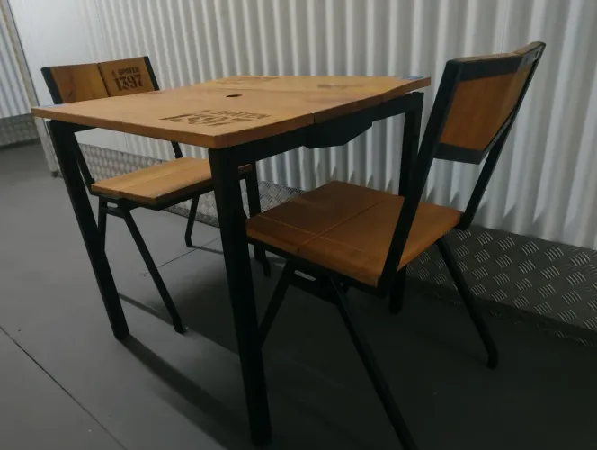 Jogo com 10 Mesas e 40 Cadeiras Seminovas (Para Restaurante, Bares e Lanchonetes)