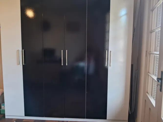 ÓTIMO GUARDA ROUPA DE CASAL