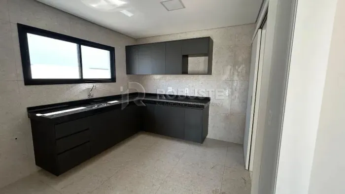 Casa de luxo disponível para alugar com piscina e espaço gourmet no Condomínio Reserva Cen