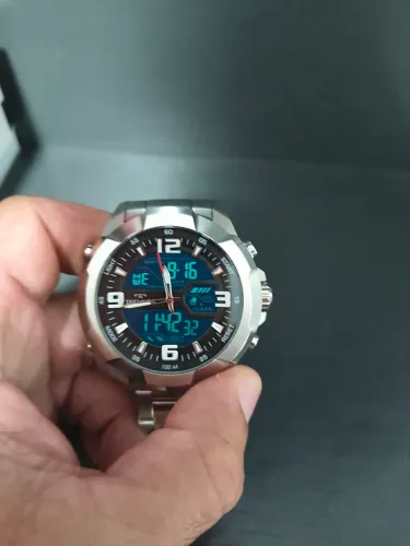 Relógio super novo . Aceito oferta. Tenho caixa e manual