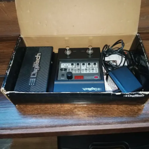 Pedaleira digitech(bem conservada?