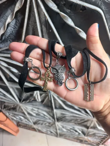 Chokers de camurça a 15$