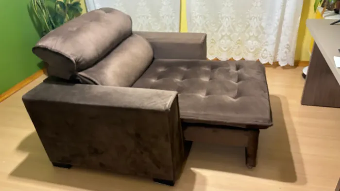 Sofa retrátil marrom dois lugares seminovo