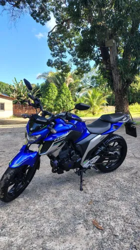 Moto Yamaha 250 fz