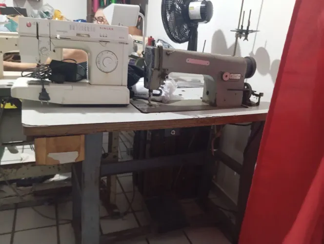 Máquina de costura industrial