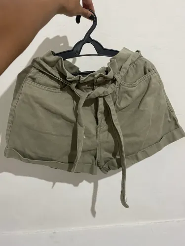 Short feminino verde- oliva