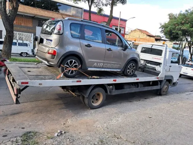 Serviço de transporte caminhão reboque 