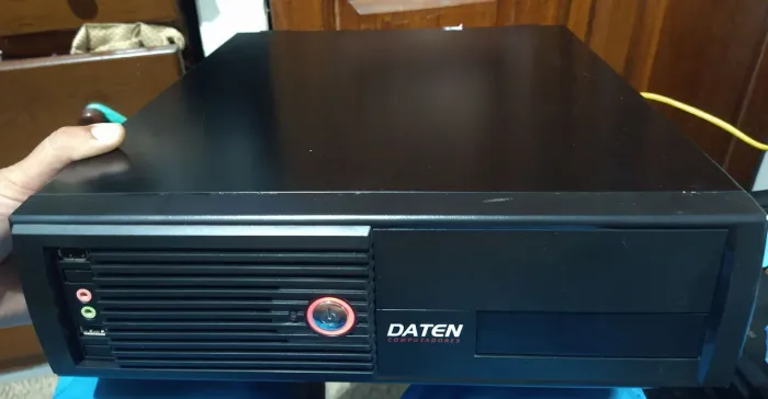CPU 4 GB DDR3. HD 250gb com windows 10 pro