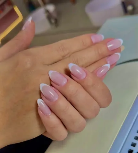 Vaga para manicure 