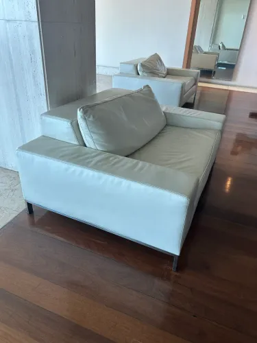 Poltrona couro legítimo design - mais 20 mil em loja 