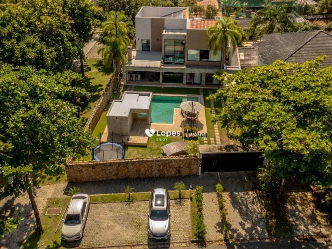 Condomínio Novo Leblon - Casa Duplex Reformada com 6 Suítes em terreno de esquina. Barra d