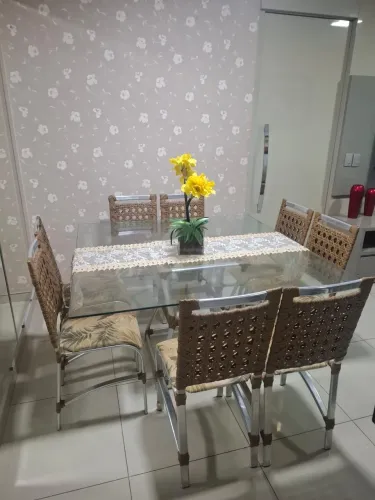 MESA DE JANTAR COM 8 CADEIRAS 