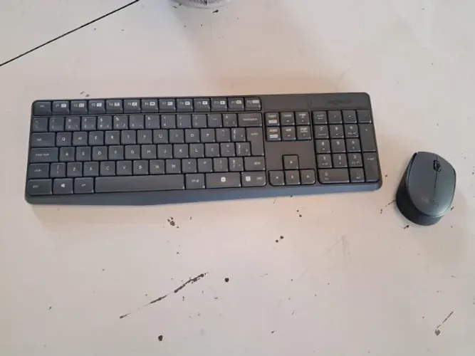 Teclado Logitech USB Usado MK235 sem fio Grafite