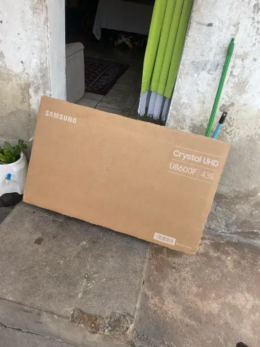 Caixa de papelão TV 43