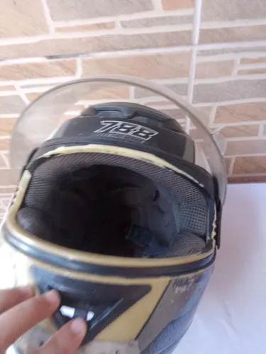 Capacete usado