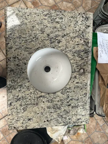 Cuba de granito com pia