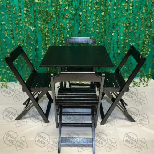 Conjunto de mesa e cadeiras