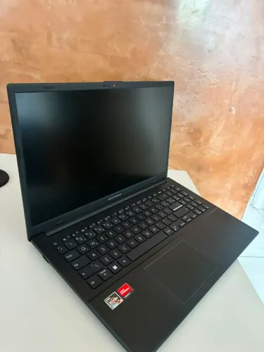 Notebook Asus vivobook com vídeo integrado